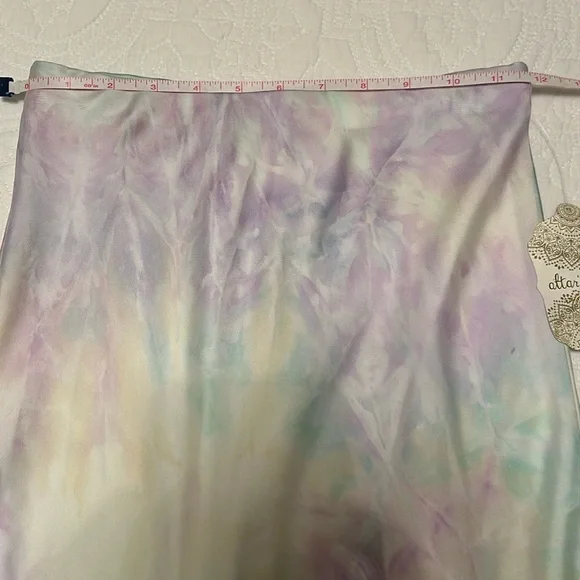 NWT Altar’d State Double Lined Tie Dye Satin Midi Skirt in Rainbow Multi Size XS - Picture 6 of 11